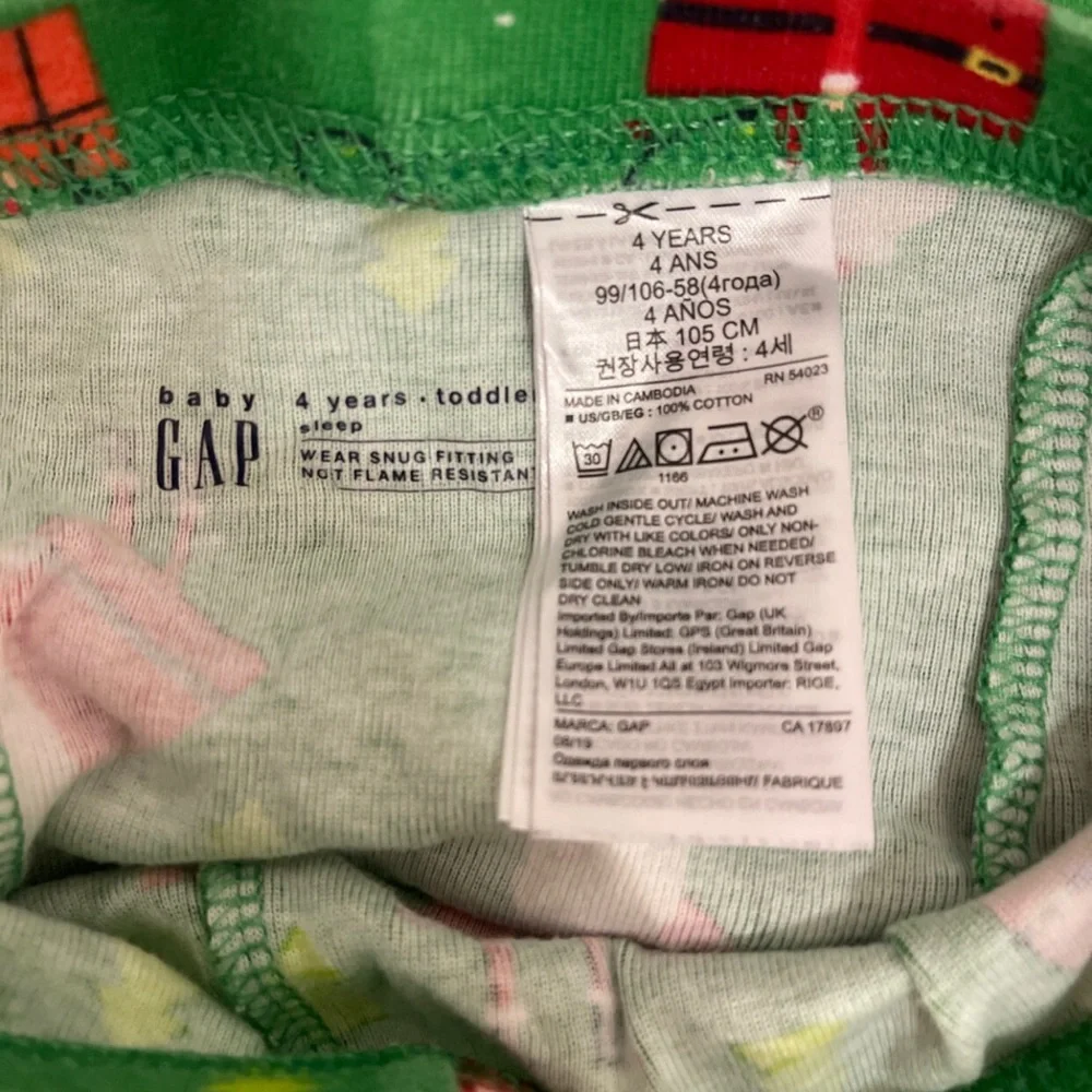 Gap Size 4 Santa PJs